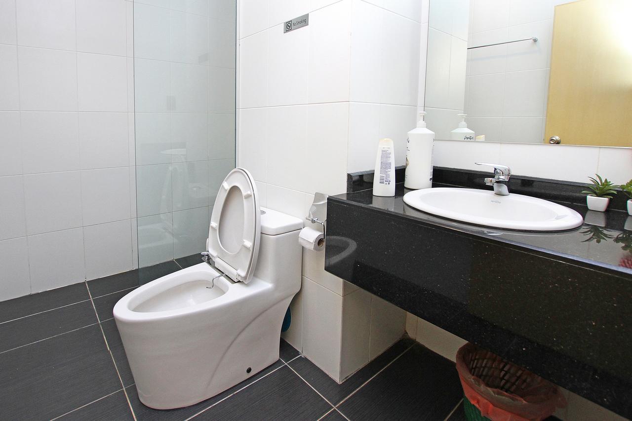 Bernard Holiday Home @ Imperial Suites Kuching Ngoại thất bức ảnh