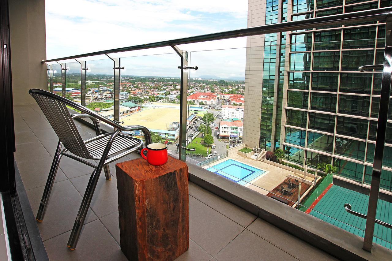 Bernard Holiday Home @ Imperial Suites Kuching Ngoại thất bức ảnh